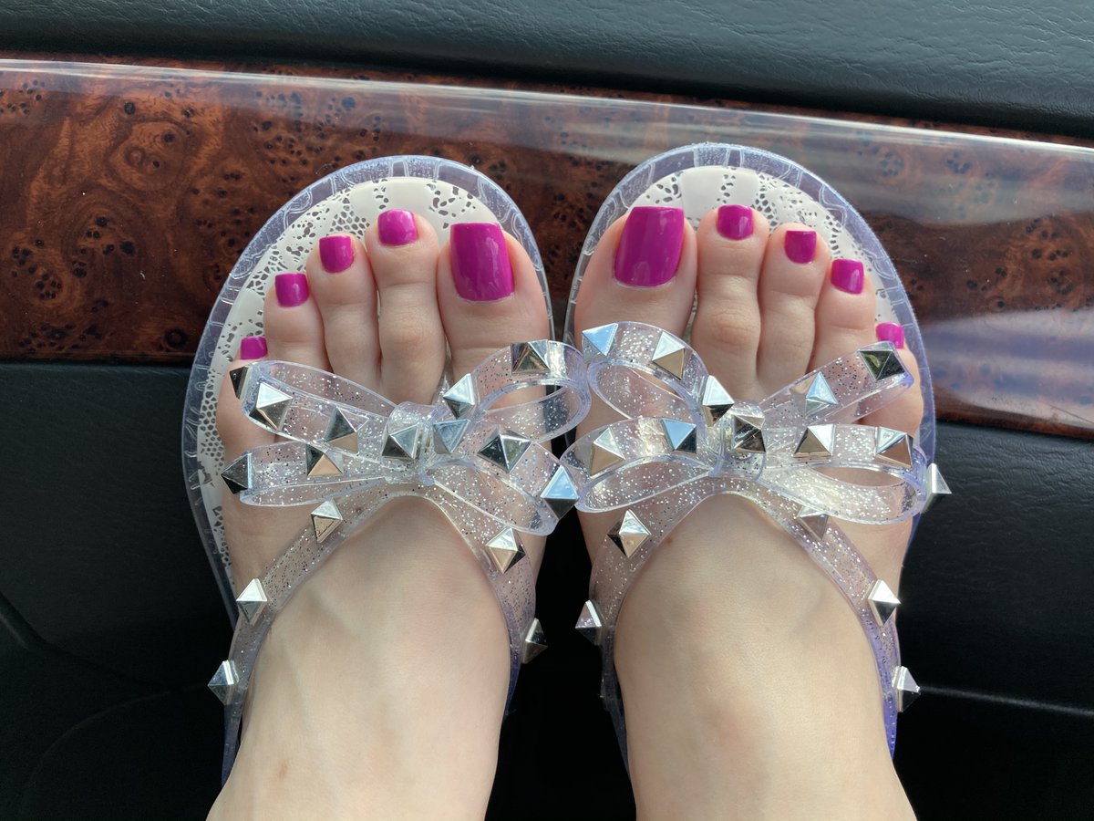 Raspberry toes 💅🏻
#prettytoe #pedicure #newpedi