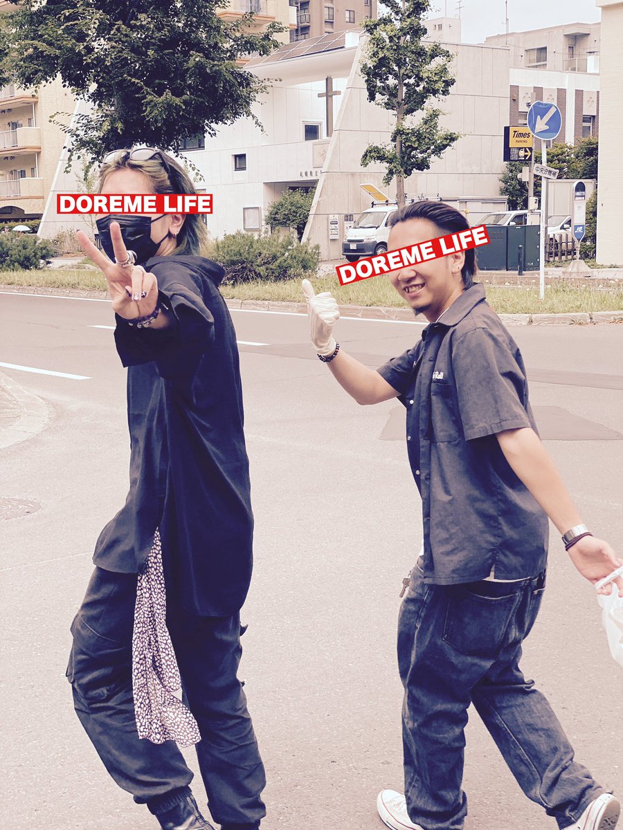 doreme1939's tweet photo. 【服飾専門学生の日常】
昨日、無事に裏参道祭りを終えました
今日は祭り明けのゴミ拾い！

ゴミ拾いするまでも無く
裏参道かなり綺麗でした

落とし物を拾いました
可愛い髪飾り

お心当たりのある方は
DOREMEまでご連絡ください

裏参道祭りお疲れ様でした！
楽しかったー！

#DOREME #ファッション https://t.co/GvSaq9SvA6