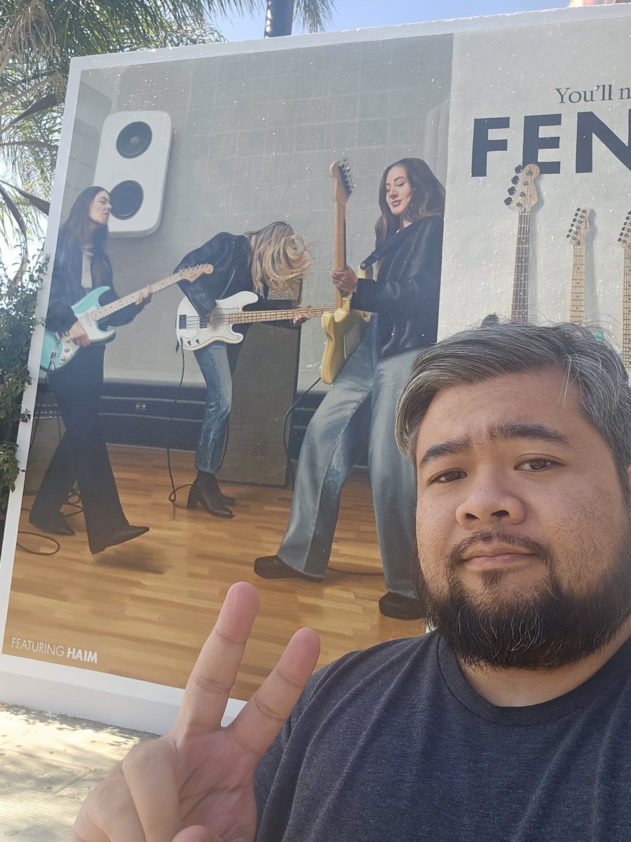 bockscar_racer's tweet photo. Big ad for @HAIMtheband's Player Series by @Fender 

Sunset and Martel near Guitar Center/Sam Ash Hollywood #haimtime https://t.co/iBjBvNlPYE