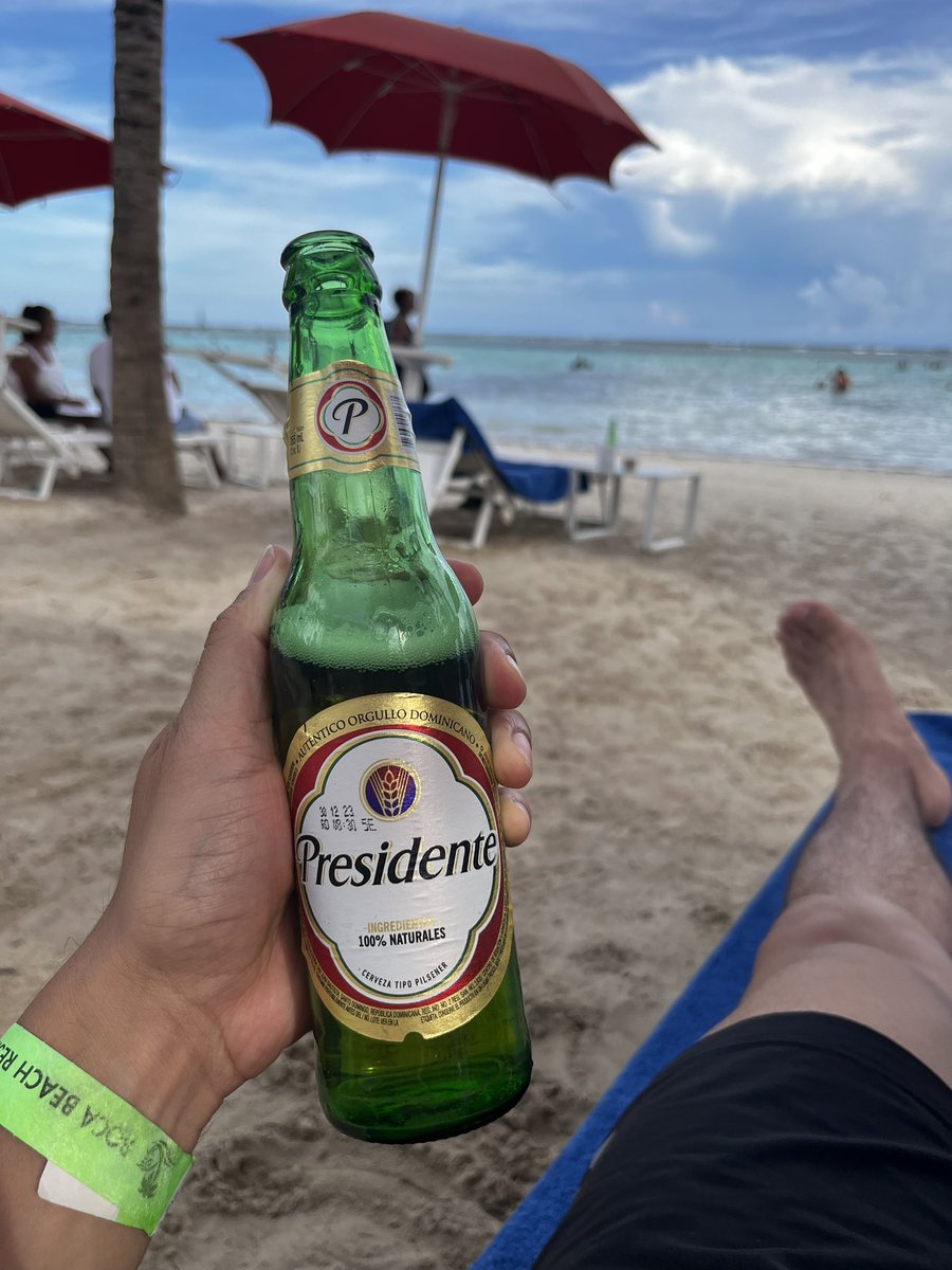 miguelCA19's tweet photo. República Dominicana 🇩🇴 trabajo hecho, sol, cerveza local y comida buena. https://t.co/d2oKqgbDZh