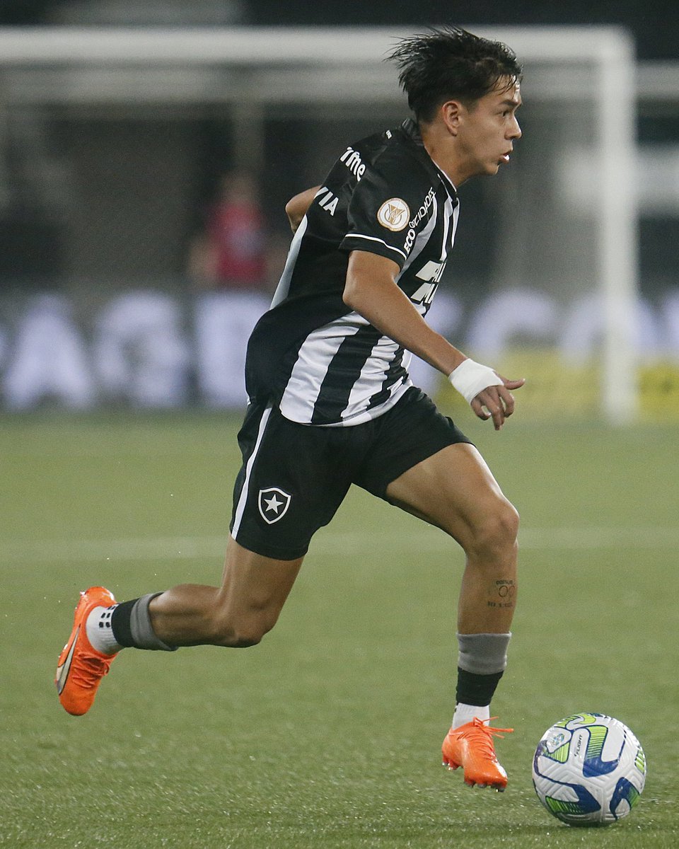 informafogo's tweet photo. Já falei e vou falar novamente: Matías Segovia é craque. 🇵🇾 https://t.co/ELcJpgi5nx