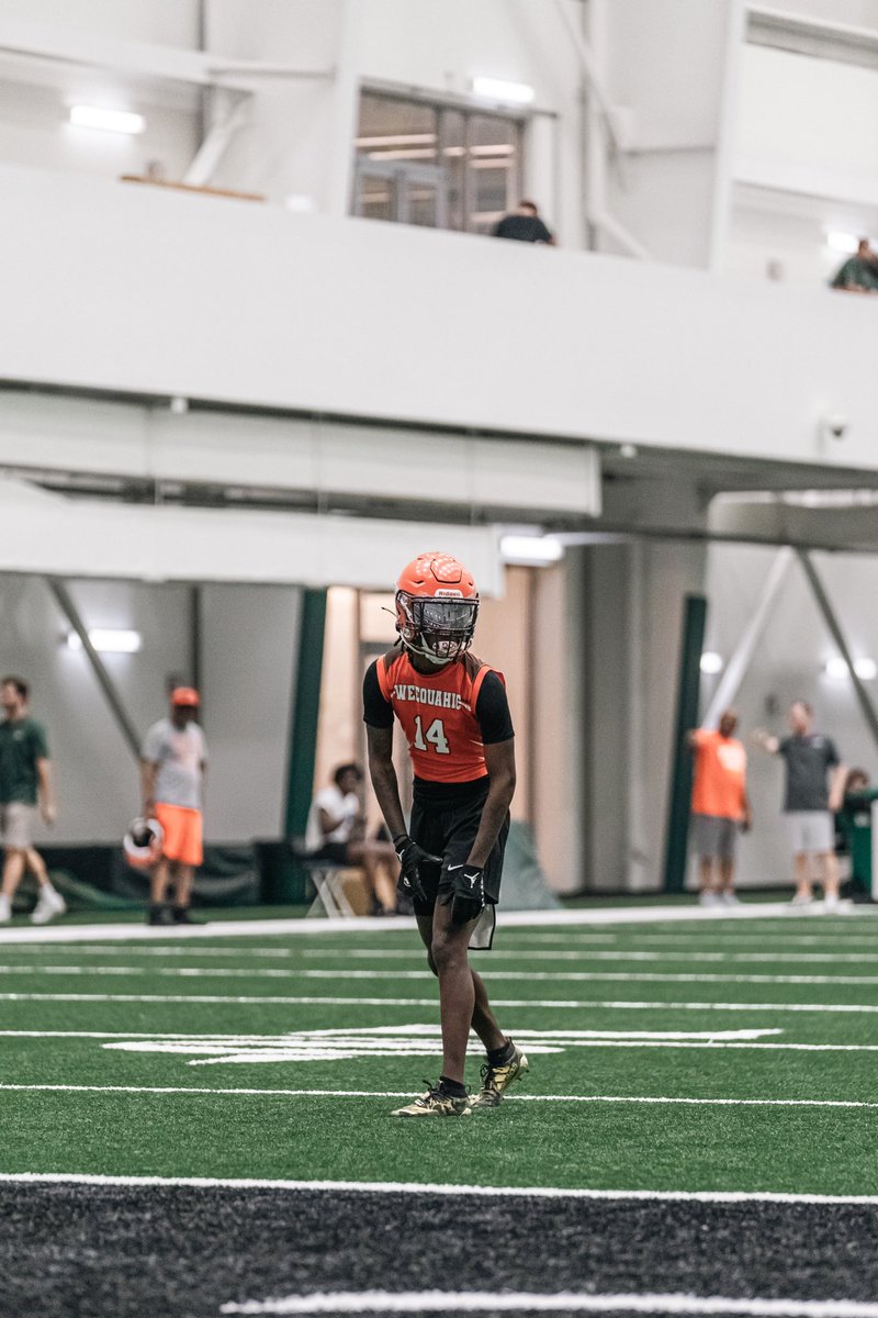 lsingleton_14's tweet image. I Had A great time at the @nyjets  7on7 this weekend  with @WeequahicHSFB  @CoachLuckLBU @WHSCoachFost @thvchosen1  #CNK