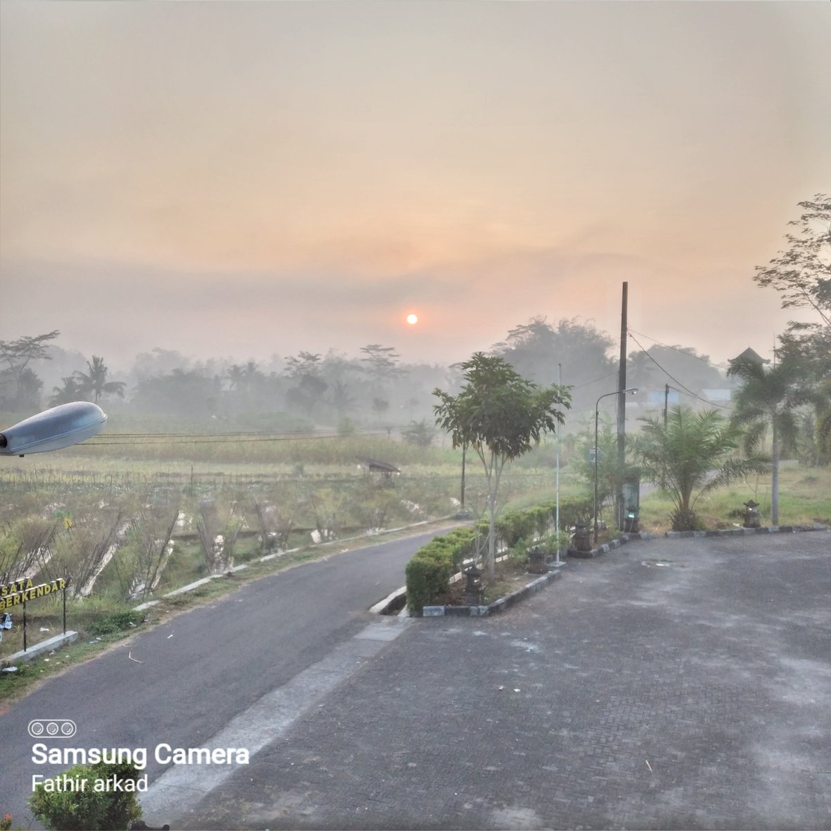 Selamat pagi semesta yang menyenangkan