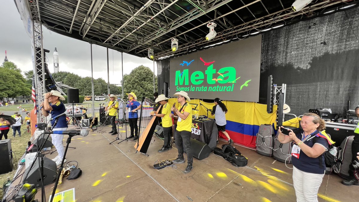 Jhonofre's tweet photo. Gracias Queridos Hermanos Nos Hacen Sentir Más Orgullosos De Ser Colombianos…!!!
Qué Bella Te Ves Nueva York Vestida De Amarillo, Azul y Rojo 💛💙❤️
@turismo_meta @GobMeta
#metasomoslarutanatural https://t.co/3EKqANVyt3