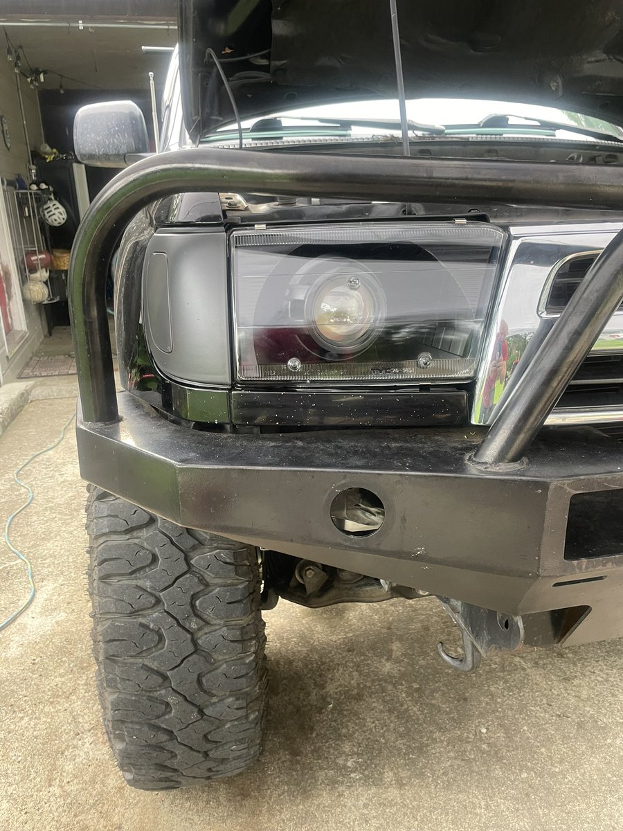 UGAFALCONS1's tweet photo. New LED projector lights on the 3rd gen. #3rdgen4Runner #toyota https://t.co/8vAwWRYkRN