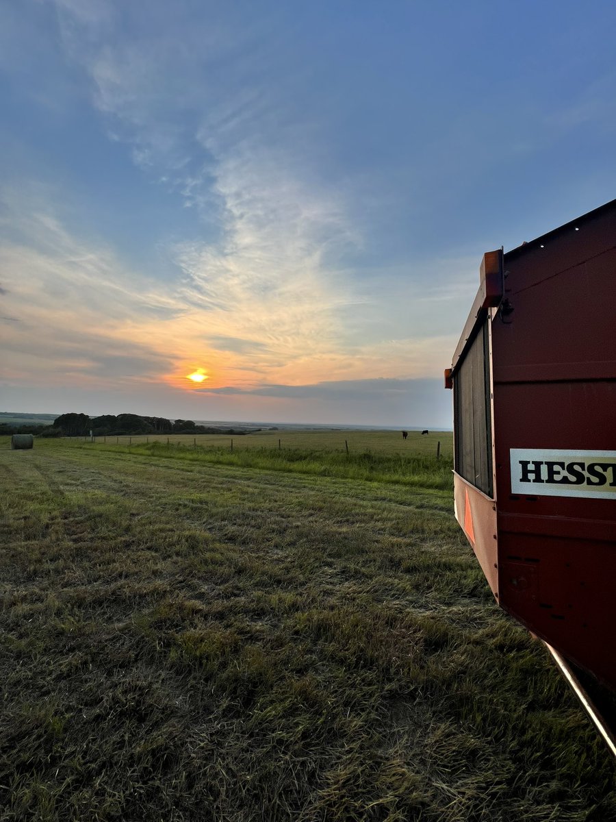 btrout22's tweet photo. Hey #AgTwitter anyone out there have any experience with a Heston 956 baler randomly telling the clutch to stop engaging anything???
#witsend https://t.co/O9nMGZwUMj
