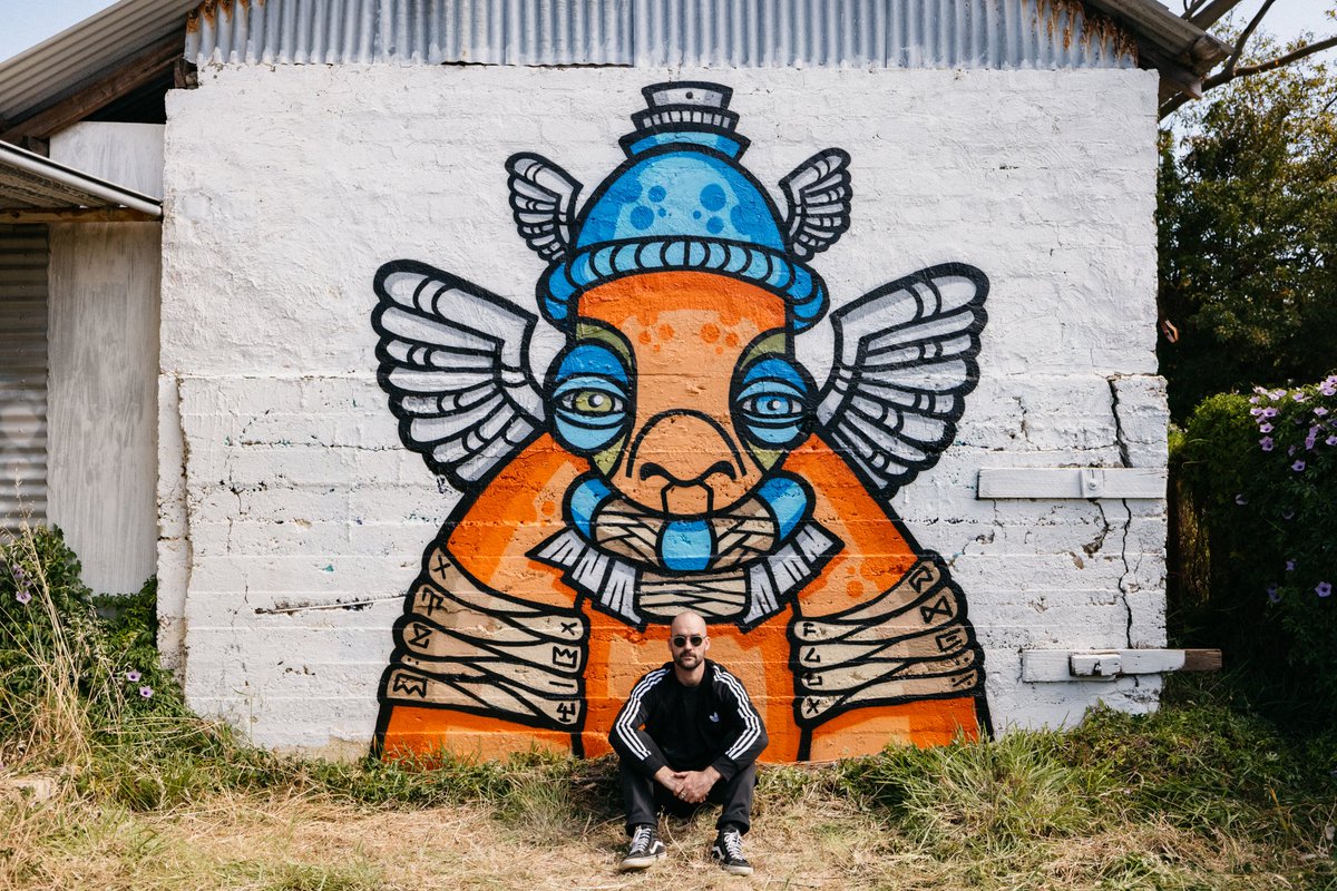 Konstant_FLUX's tweet image. I&apos;ve always been fascinated by natural repetition &amp;amp; symmetry. It&apos;s no surprise the @FLUXTRIBE420 are front facing.  Here is a FLUX I painted back in December 2021 to promote the FLUX TRIBE mint.  Thank you to everyone the has been a long for the ride so far. 
🙏🤜🔥🤛✌️