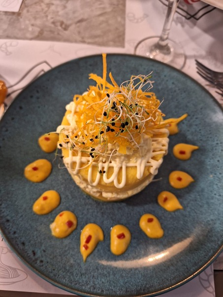 Informate593's tweet photo. La causa de camarón adaptada como plato ecuatoriano es una variante de la receta peruana que incorpora ingredientes y sabores tradicionales de Ecuador. Es una combinación de papa criolla, camarones frescos.
Realizado por Karla Calderón https://t.co/mxRVbRg5q7