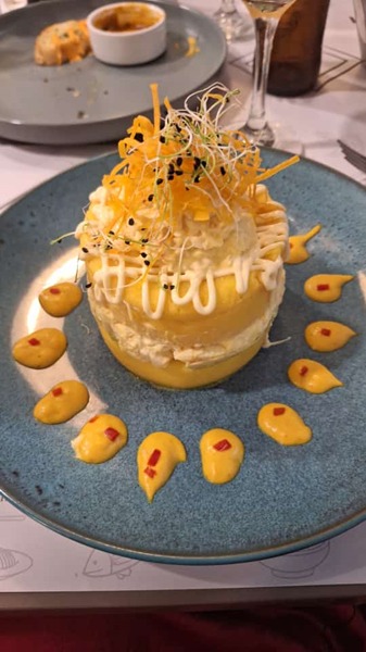 Informate593's tweet photo. La causa de camarón adaptada como plato ecuatoriano es una variante de la receta peruana que incorpora ingredientes y sabores tradicionales de Ecuador. Es una combinación de papa criolla, camarones frescos.
Realizado por Karla Calderón https://t.co/mxRVbRg5q7