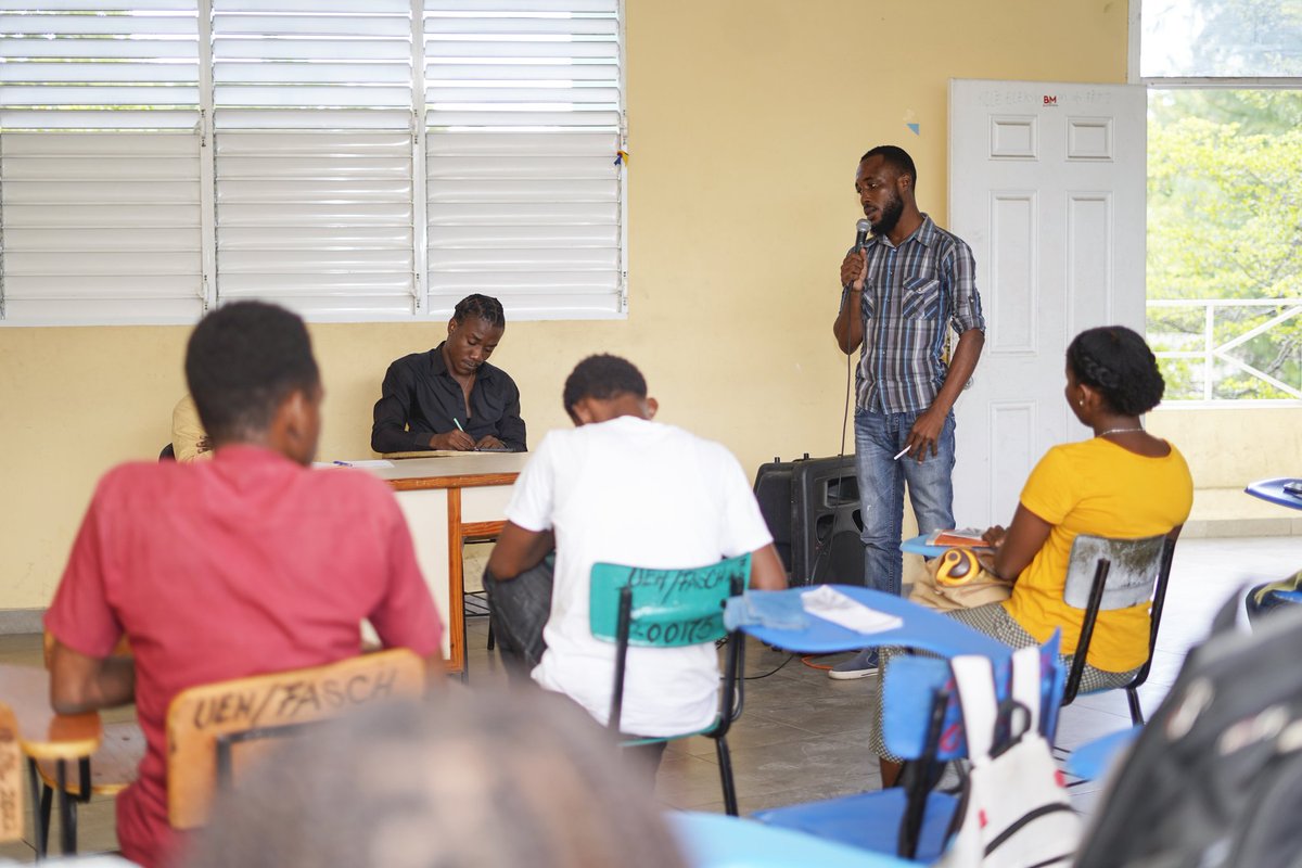 Aux étudiants(es) qui étaient à la conférence sur le processus de stage en Communication à la #FASCH, #AHECS vous souhaite par avance un bon #stage académique.
CP:<a href="/iambelliard/">Beauvary Belliard</a>