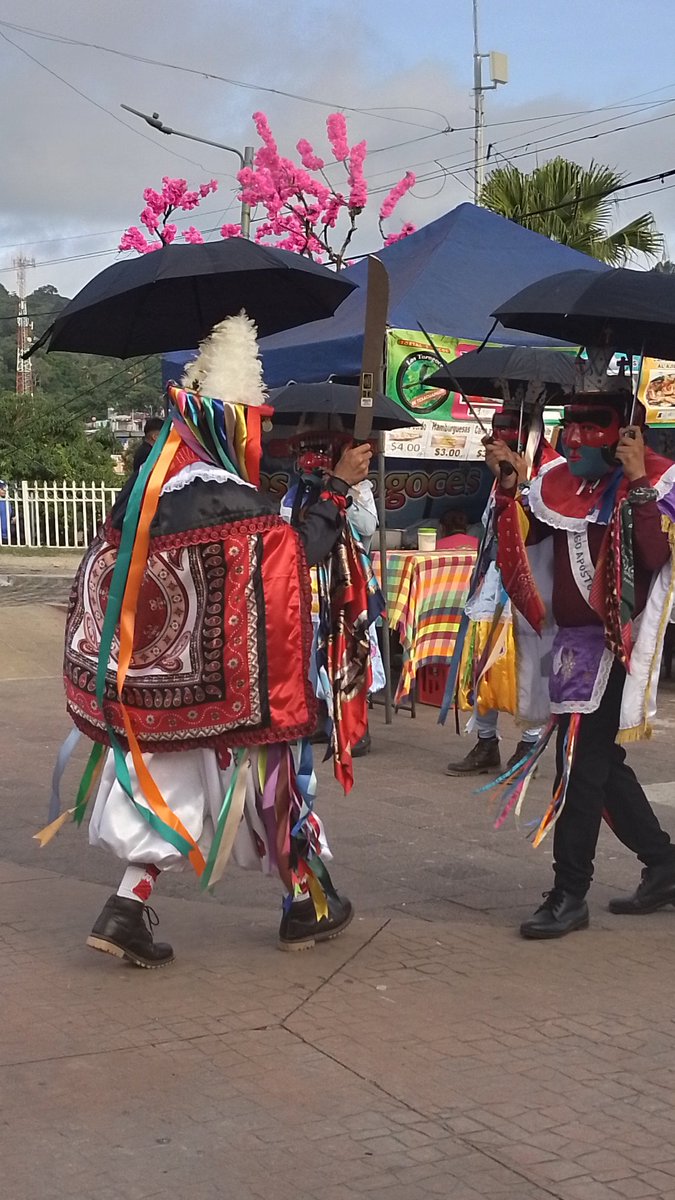 PrincesaNiu's tweet photo. Danza de los Moros y Cristianos, los Historiantes de Texacuangos https://t.co/abp4fWzB34