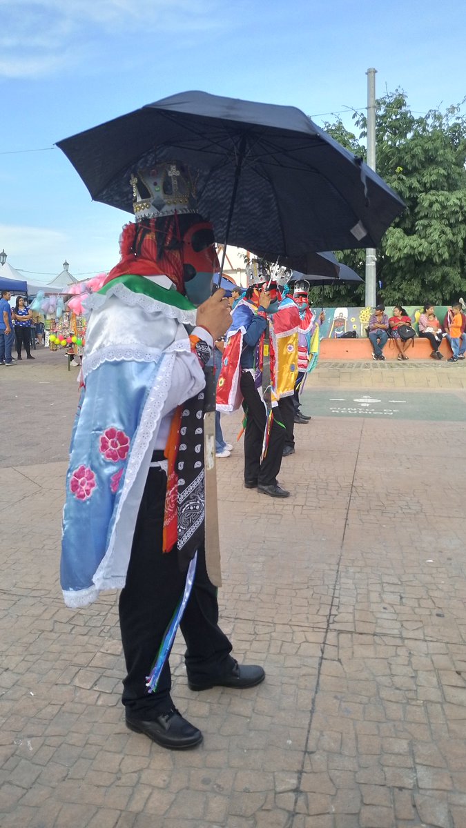 PrincesaNiu's tweet photo. Danza de los Moros y Cristianos, los Historiantes de Texacuangos https://t.co/abp4fWzB34