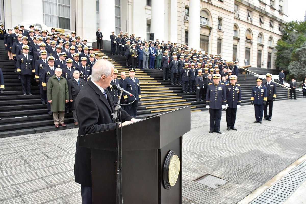 EMCFFAA_Arg's tweet photo. (#CAECOPAZ) del Comando Conjunto Antártico (@cocoantar), y Agregados militares de varios países entre otras autoridades. Este nuevo aniversario de la Independencia de nuestra patria es una buena oportunidad para reflexionar sobre la defensa nacional y comprender que es un https://t.co/1I0JBFLCEa