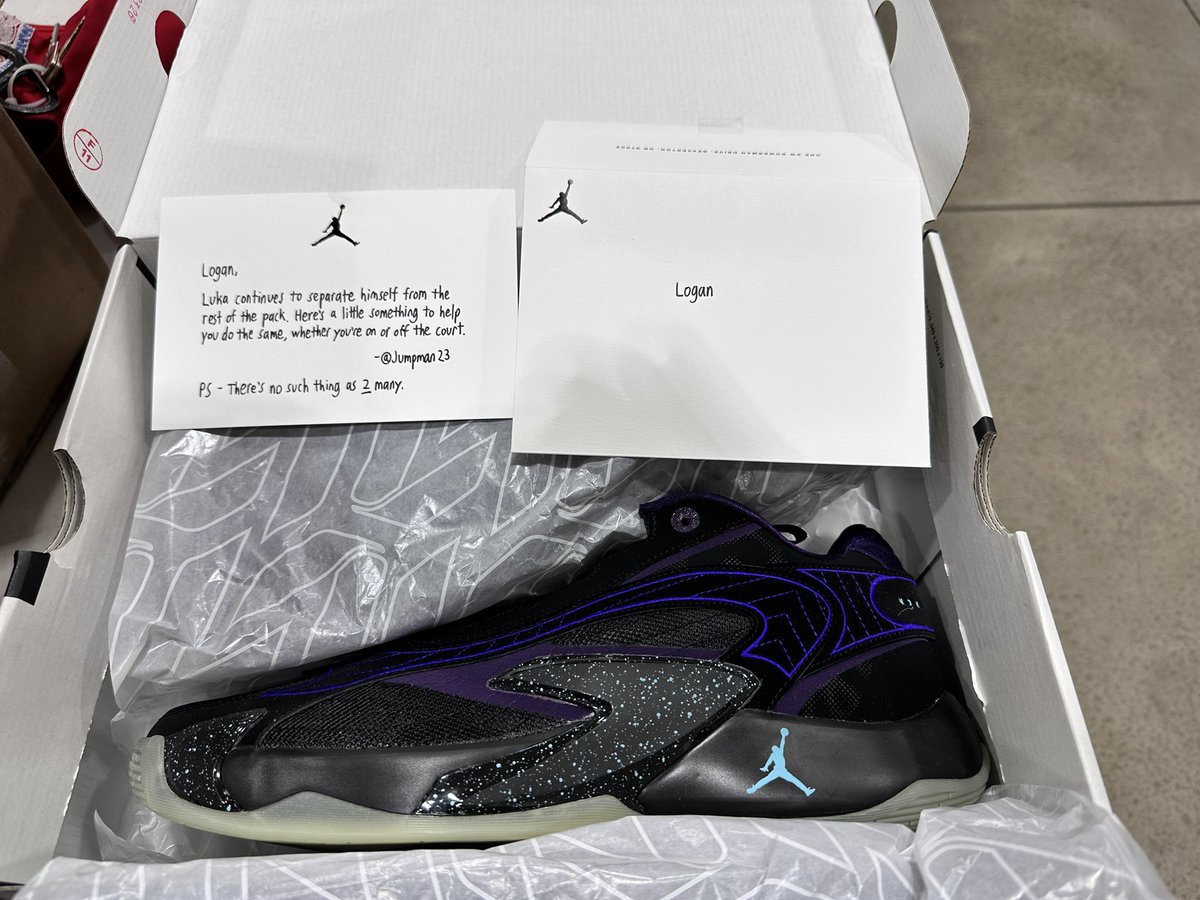 LukaDonkicks's tweet photo. ICYMI: Prior to the retail release of the debut colorway of the Jordan Luka 2, @Jumpman23 brand has surprised multiple Luka Dončić fans with a free pair coupled with a hand written note. 

Amazing gesture by Jordan Brand and Luka’s team ✨🙏 https://t.co/tLNdxLNsZk