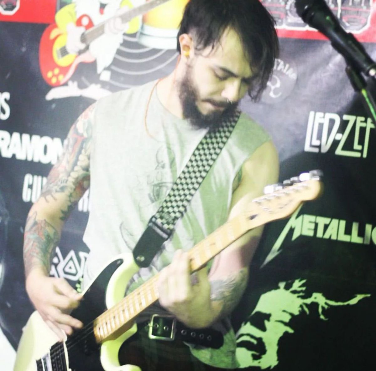 amaralnorthon's tweet photo. findi insano em cwb!
as duas gigs foram incríveis, conhecemos o estúdio de produção do Tiago da Borralheira, vendemos vários merchs e ficamos com gostinho de quero mais!
Só tenho a agradecer a música por todos os lugares que ela nos leva 🙏❤️🍀
#Punkzilla #ArtistLife https://t.co/DBdM5e6wNI