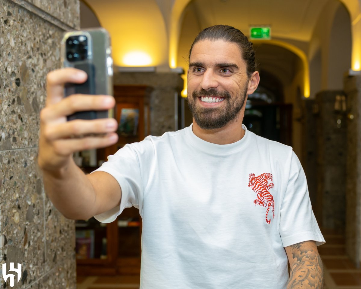 Next stop : AlHilal 💙

<a href="/rubendsneves_/">Ruben Neves</a> arrived 🤩