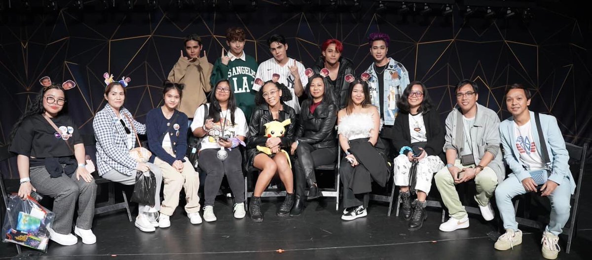 venj_rcm's tweet photo. From USA to BACOLOD for Pagtatag World Tour. Sb 19 did not dissapoint. World Class indeed👏🏻 #PAGTATAGWorldTourBacolod #sb19 #sb19fanboy #WyattoPagtatag @SB19Official https://t.co/A9ZsKjBoIm