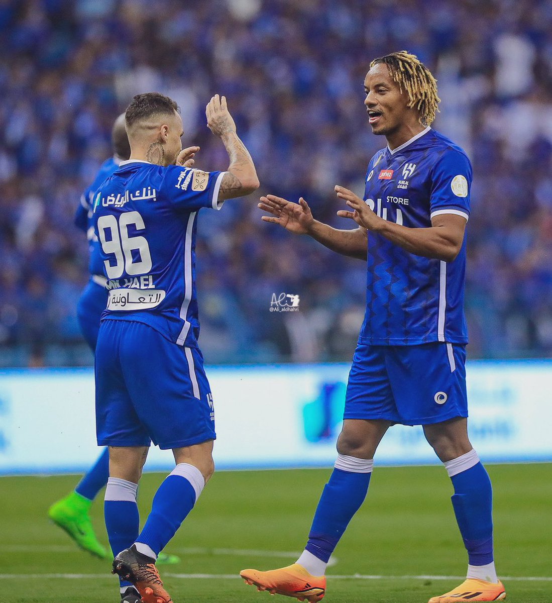 AlhosamK's tweet photo. كل المطالبات مُقنعة إلا مطالبة الطواقي برحيل هالثنائي أقسم بالله كل ما اشوف واحد يطالب إني انقرف من عقليته الزفت https://t.co/8fZd2KHIM6