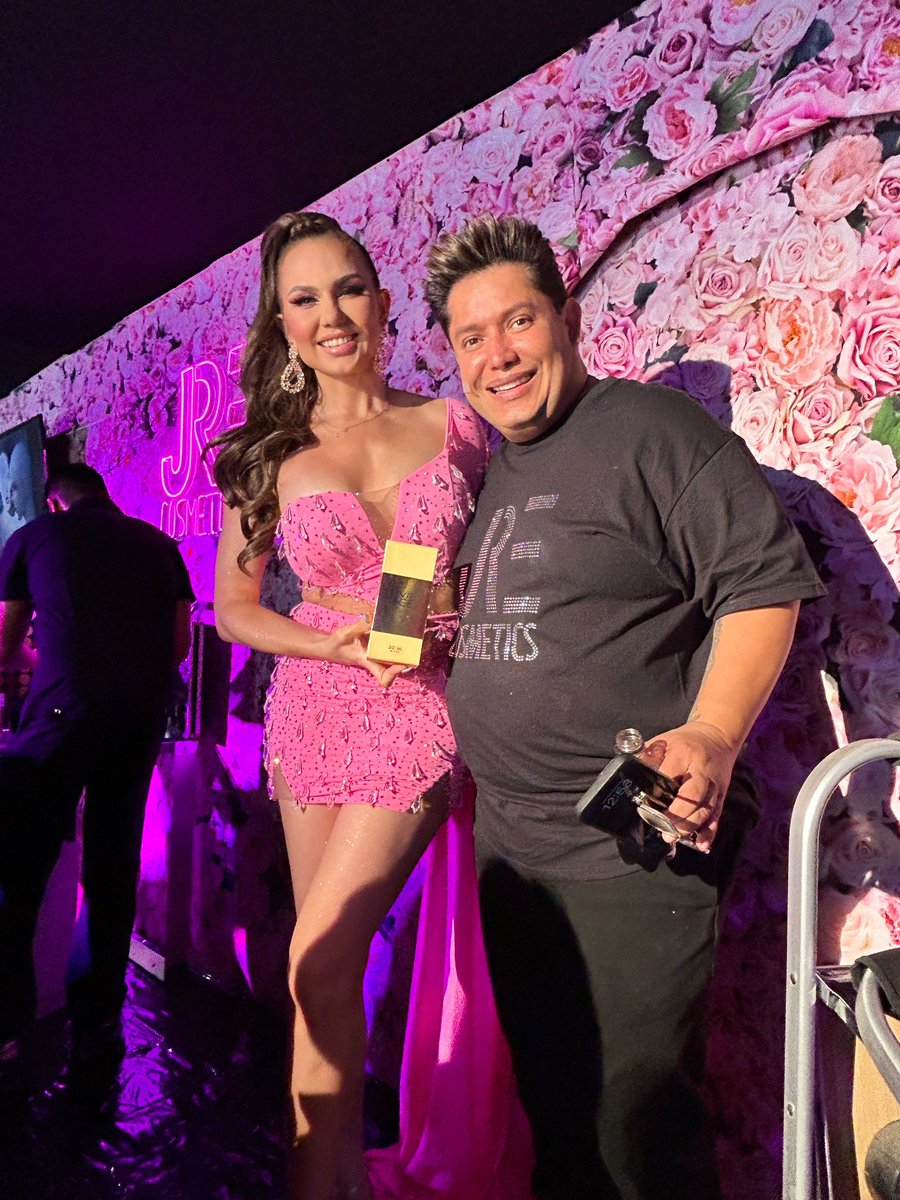 EviterMX's tweet photo. La nanotecnología de Evitage penetra en las capas más profundas de la piel, lo que hace que esta quede perfectamente  hidratada. Ideal antes del maquillaje. ✨
@viethmichelle @BellezaFest  @delarosamakeup https://t.co/KQIR6QjcvV