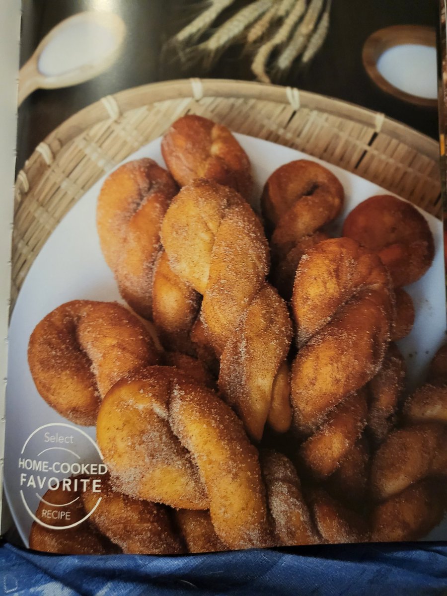 HobbyOfSlithers's tweet photo. Looking at a few dessert recipes. Which one should I make? #chamoru #Pacificislander https://t.co/YC3qC68erm