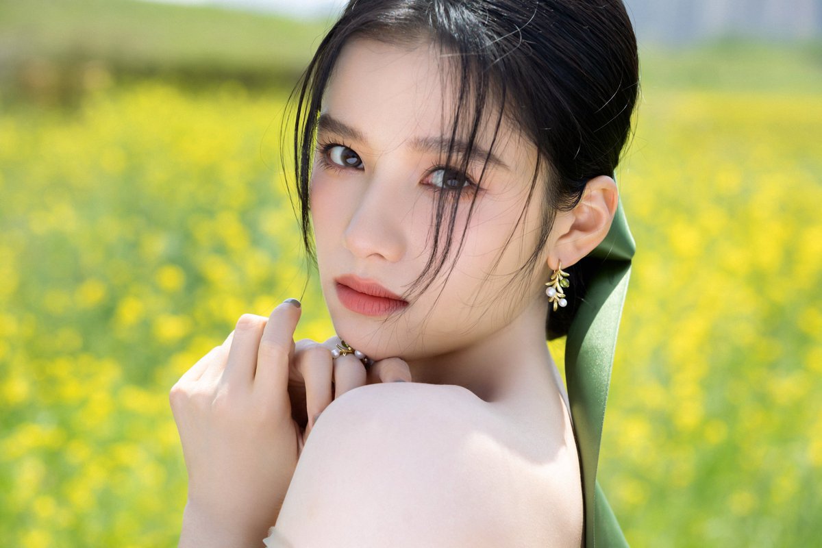 iseeeyuu's tweet photo. happy birthday to this beautiful human-being! i miss you so much baobei cant wait to watch your drama soon. please enjoy you day! 😘❤️

#zhangjingyi #张婧仪 https://t.co/KQmErW9q7d