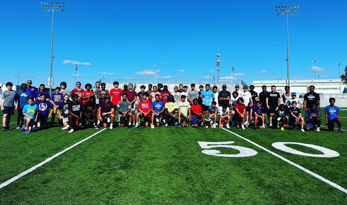 QBimpact's tweet photo. Great Training Day, talented Athletes, supportive Families and Committed Coaches!  

Emphasis: Vertical Drops
Routes: Curl | Comeback | Spd Out

“Just be better, commit yourself to being a better Athlete, better Student and better Human.  Just be better!! ~ @CoachGeorge5 https://t.co/ZaMqbdhgHo