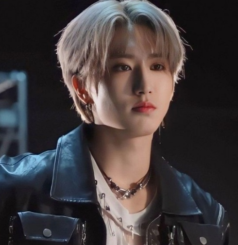 ⠀⠀⠀назвать демону своë имя — равно что дать убийце в руки нож,

или маленькая история о том, что учиться доверять заново сложно, но оно того стоит