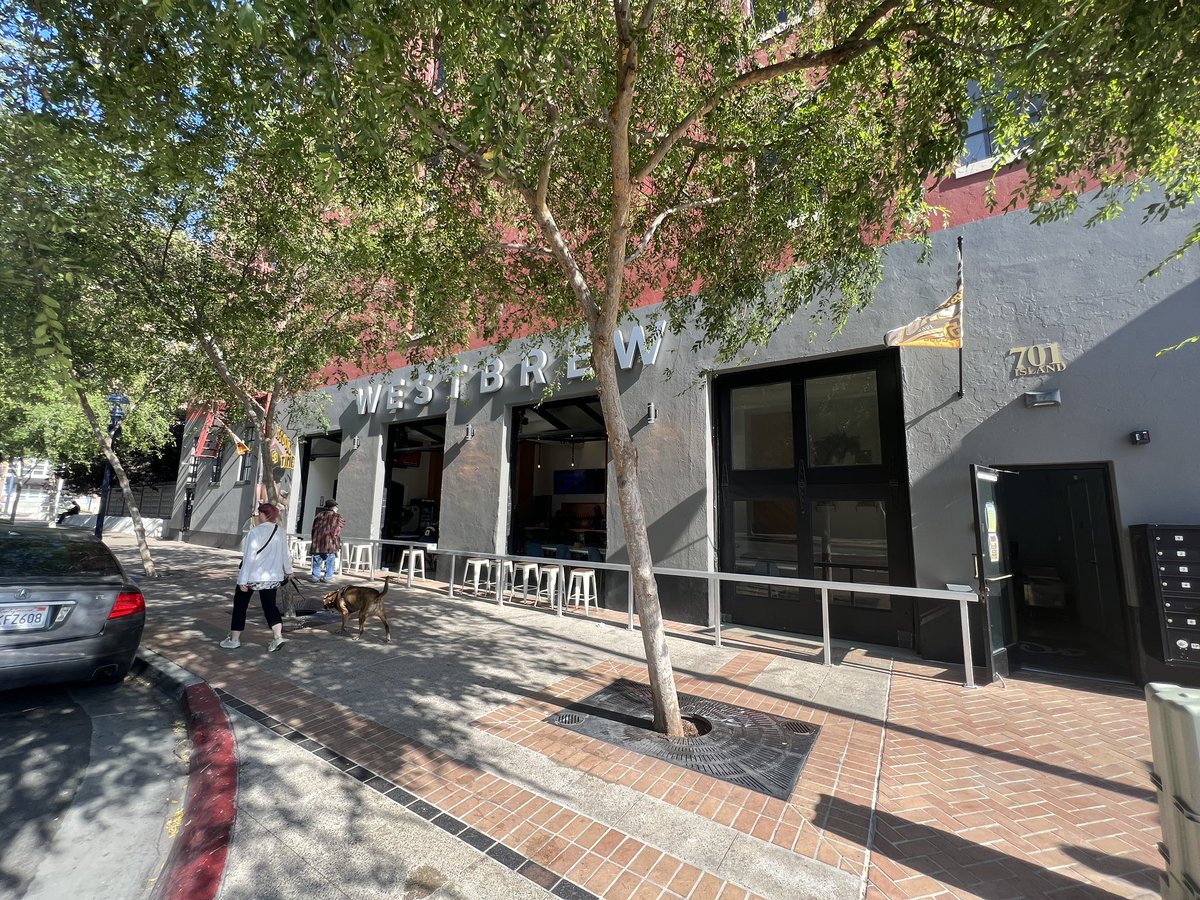 gaslampmap's tweet photo. Come try out the excellent beers @WestBrewSD on Island and 7th.
About 17 different beers to choose from, and a new menu coming online soon! #SDCC #visitsd #gaslamp #SanDiego https://t.co/VrUqbSx6Gn