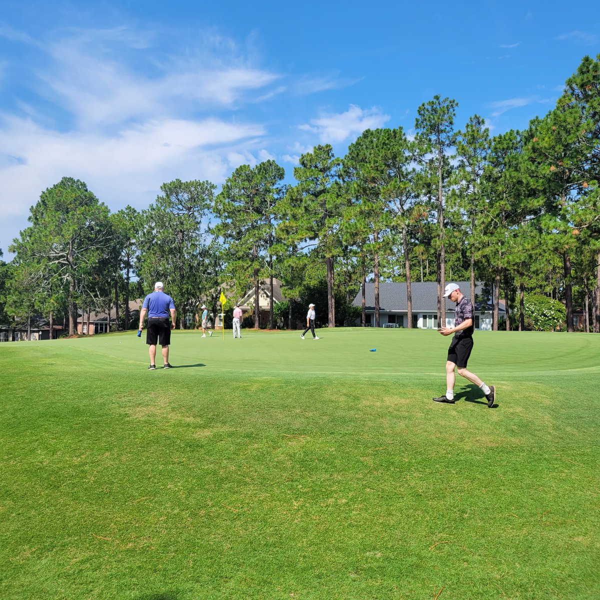BarkleyKurtis's tweet image. Great practice round today at the legendary @PinehurstResort. Ready to go. 💪🏼🇨🇦🏌🏻‍♂️  #USAdaptiveOpen #TeamTitleist #TeamKB @TitleistCA @FootJoy @sundogeyewear