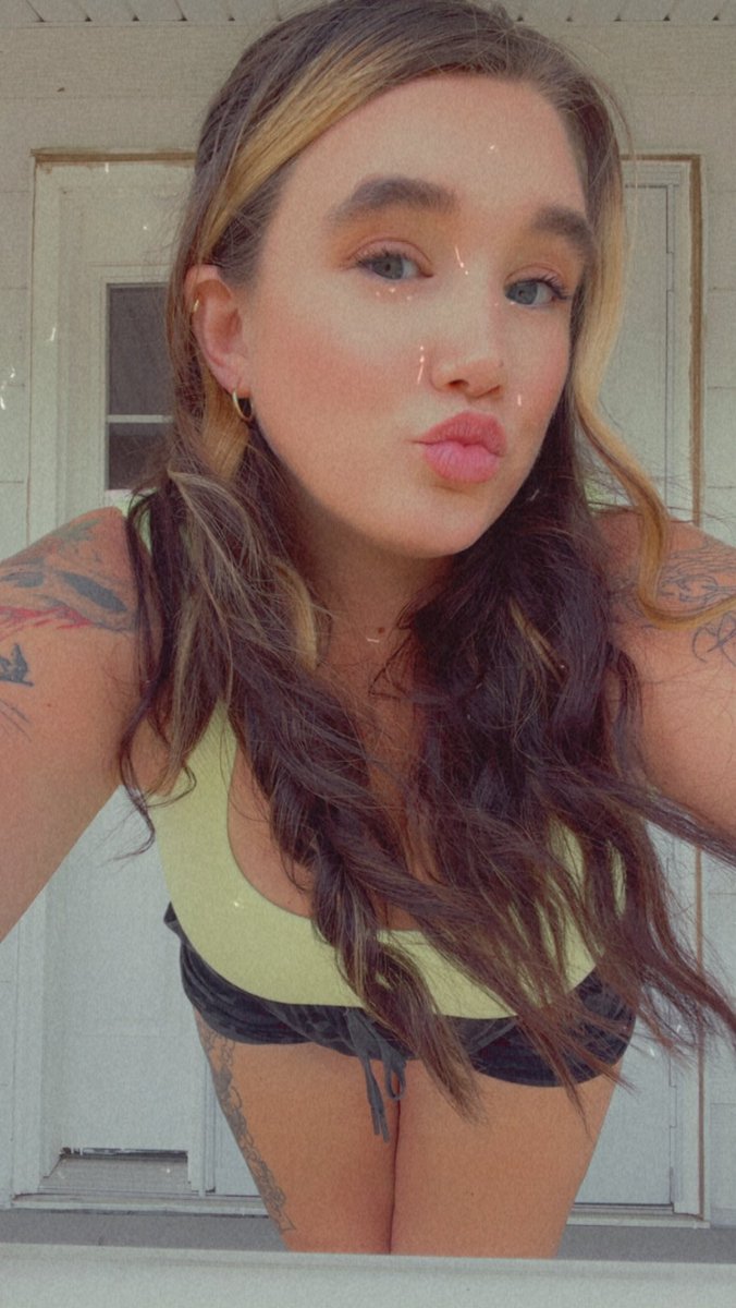 CoryElizabeth96's tweet photo. Mwah🥰 https://t.co/ovNG18CSnl