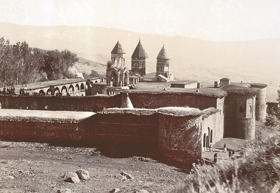 historyarmenia's tweet photo. St Karapet of Mush was a 4th century Armenian monastery in Taron. It was considered the largest &amp; most eminent shrine in Western Armenia. The monastery was burned &amp; looted during Armenian genocide. Its stones have since been reappropriated by local Kurds for building purposes. 🧵 https://t.co/vgsjMvzgzu