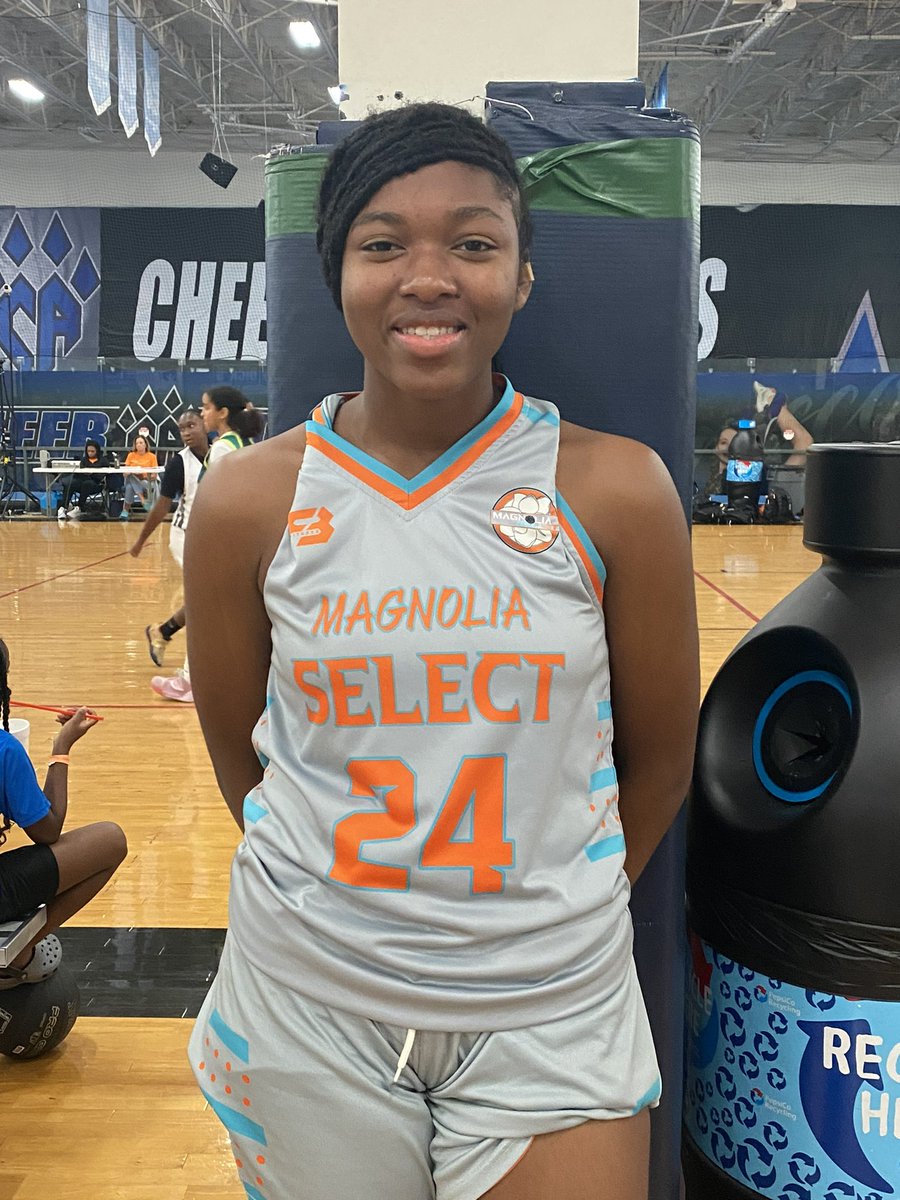 MagnoliaSelect's tweet photo. 6’0 2026 Forward Nazrin Lyles (@NazrinLyles) put herself on the map this week! Her athleticism, versatility, rim running and scoring was on full display‼️ Double digit scoring each game. #SheUpNext 💙🧡 https://t.co/plyg0tyPF1