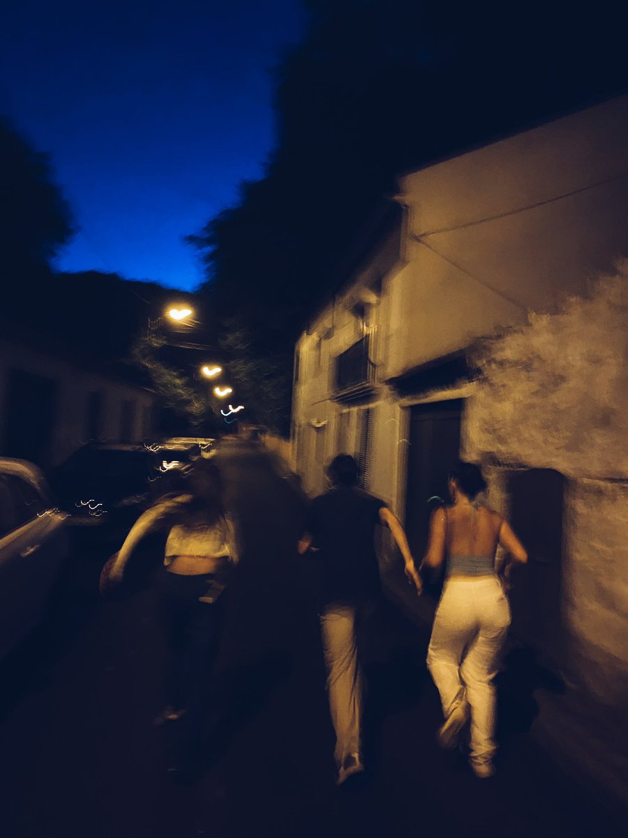 eu vivo para memórias inconsoláveis 🩵
