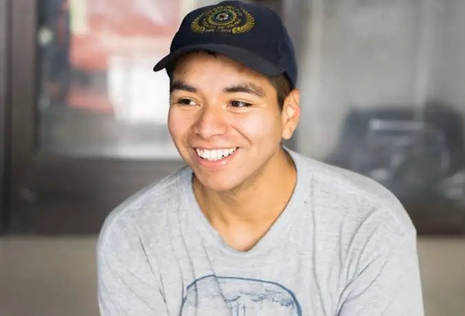 sebamawlen's tweet image. 📌Un día como hoy, 09 de julio del año 2021 es asesinado el weychafe Pablo Marchant yem (28 años) a manos de  carabineros de Chile en un fundo de la Forestal #Mininco, propiedad de la familia Matte. 

Era miembro de la CAM y activo luchador por la causa #mapuche. #ngoymalaiñ ✊🏽🌹