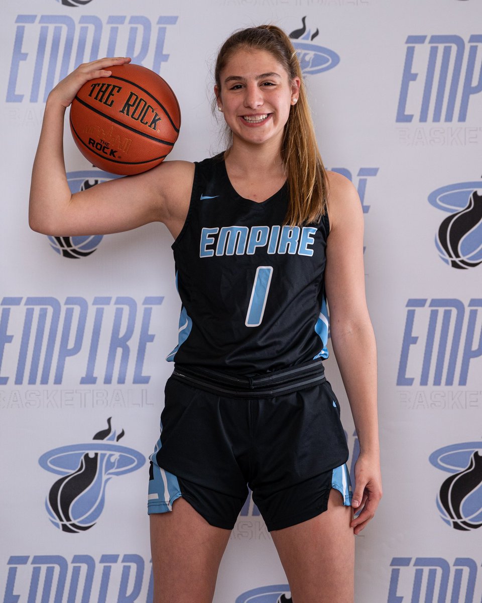 Olivia Fernandez (‘24) continues to show her ability to be a combo guard. Does it all. <a href="/LivFernandez01/">Olivia Fernandez</a>