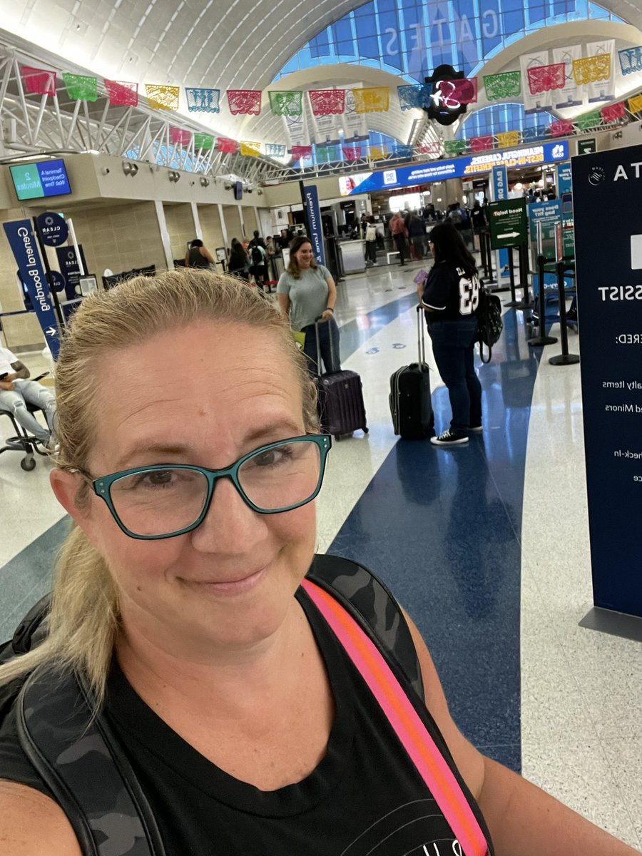 Lisa Peek tweet media