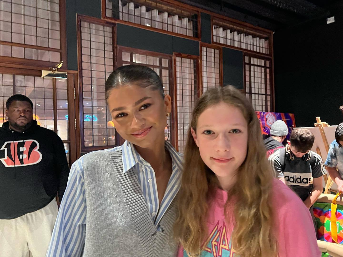 Zendaya Updates on Twitter: "More of Zendaya with fans at The Brothers