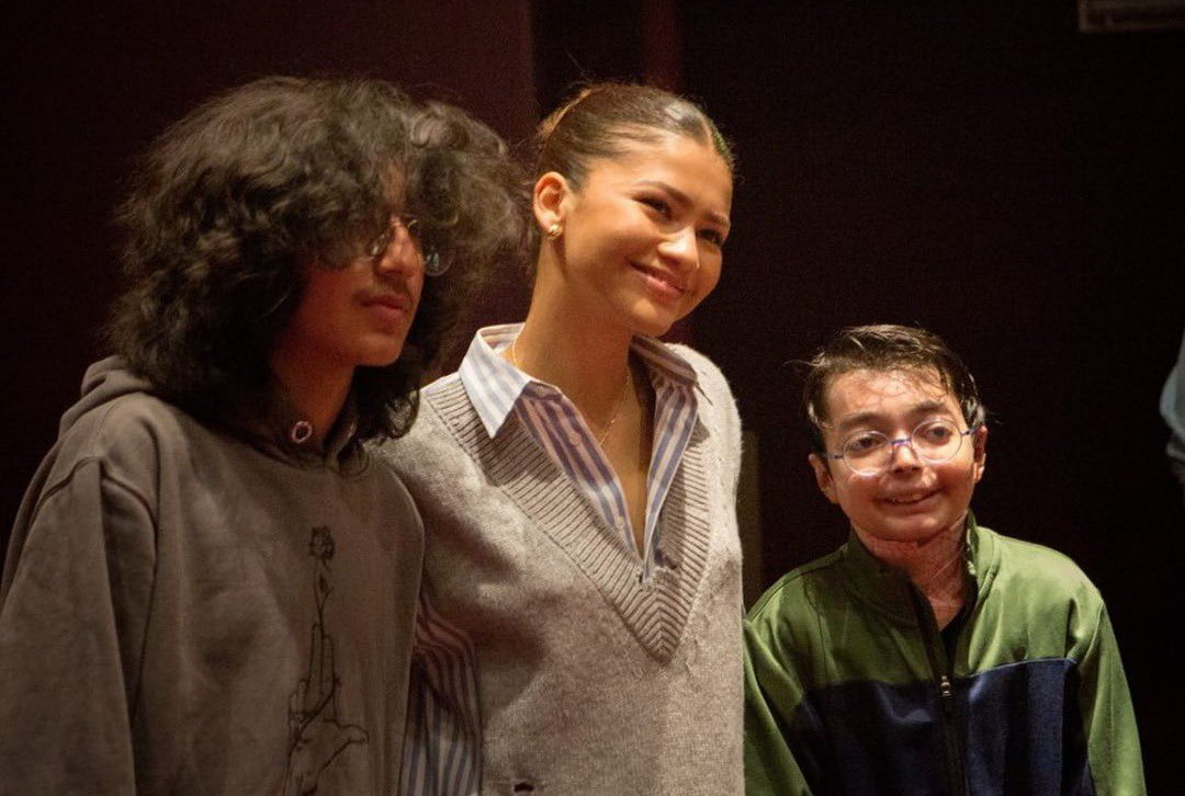 Zendaya Updates on Twitter: "More of Zendaya with fans at The Brothers