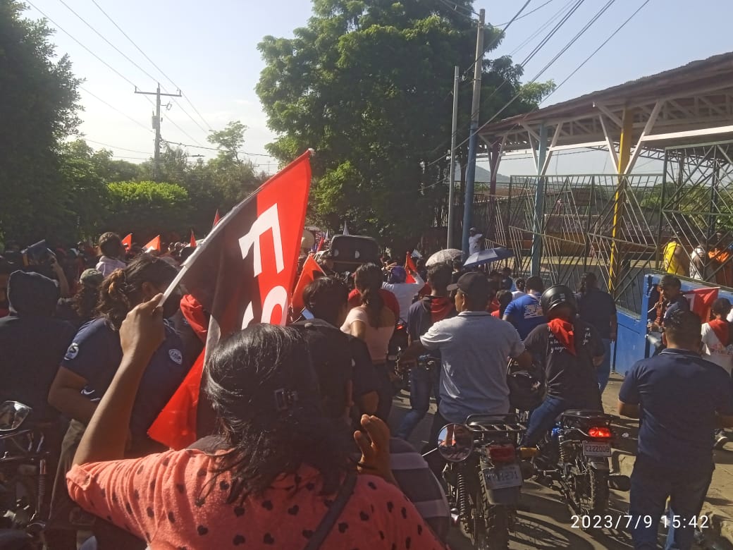 Gabriel82975940's tweet photo. Caminata 44/19 Siempre más alla ! Somos un pueblo en Paz ,Amor y Reconciliación Nacional por nuestros Héroes y Martires de la Revolución Popular Sandinista.✌❤🖤👨‍👩‍👧‍👦🏍🚗🚶‍♀️🚶‍♂️

#4419SiempreMásAllá
#4419VivalaRevolucion
#UVEOSCARTURCIOSMASAYA https://t.co/CrGC4Nzo5S