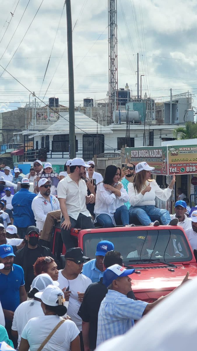 FarideRaful's tweet photo. Gracias!  Gracias! Gracias por el apoyo! A mis compañeros de partido y aliados. A la gente buena de mi capital que se unió a recorrer parte de nuestro DN en esta tarde. Juntos seguimos por la honestidad, el cambio y la construcción de una RD de un mejor tiempo. https://t.co/b9VAnBo1pE