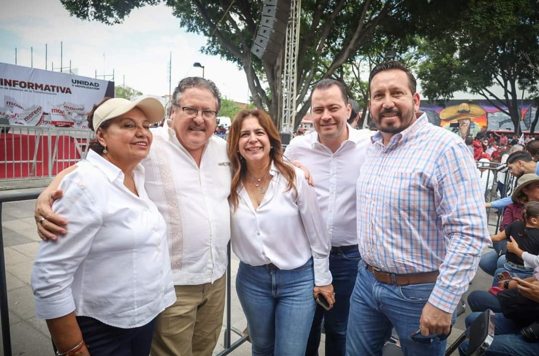 marcatextos's tweet photo. Y quienes se declararon abiertamente "claudistas" fueron los dirigentes magisteriales de las secciones 16 y 47, Illich Gonzalez y Leonel Mayorga. Fueron de los que se esforzaban por estar cerca de @Claudiashein. https://t.co/tuEJ07Pt3I