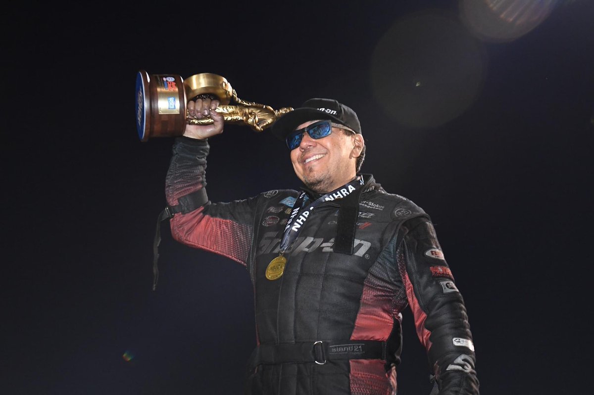 What champions wear 😎🏆

🕶️= Modello 
👱‍♂️= Cruz Pedregon

fatheadz.com/products/model… 

#fatheadzeyewear | #modello | #cruzpedregon | #nhra | #dragracing | #nhra | #funnycar | #nitro | #champion | #wally | #snapon