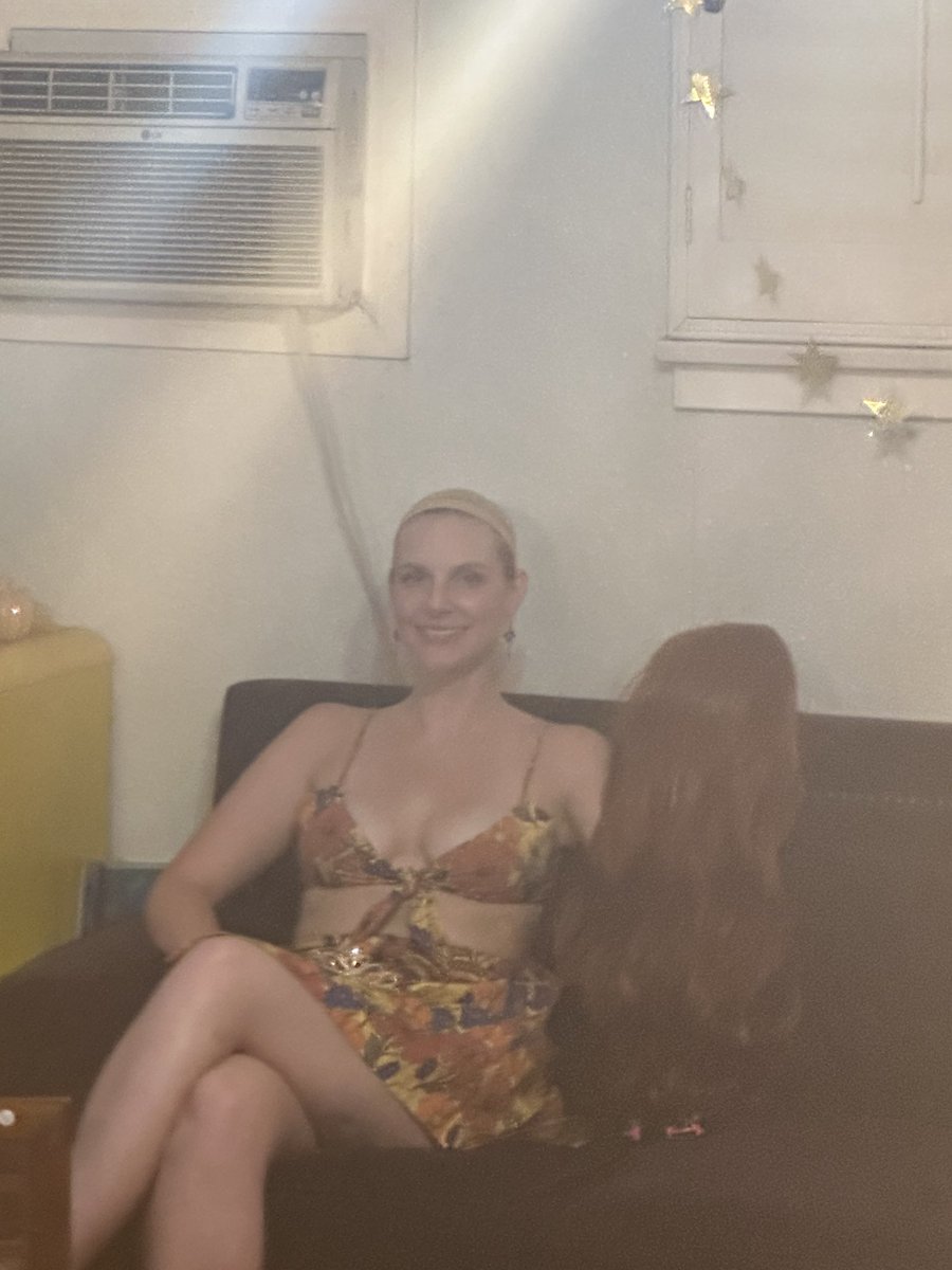 viviaannnnnn's tweet photo. how y’all doin https://t.co/bsFAQXVGKZ