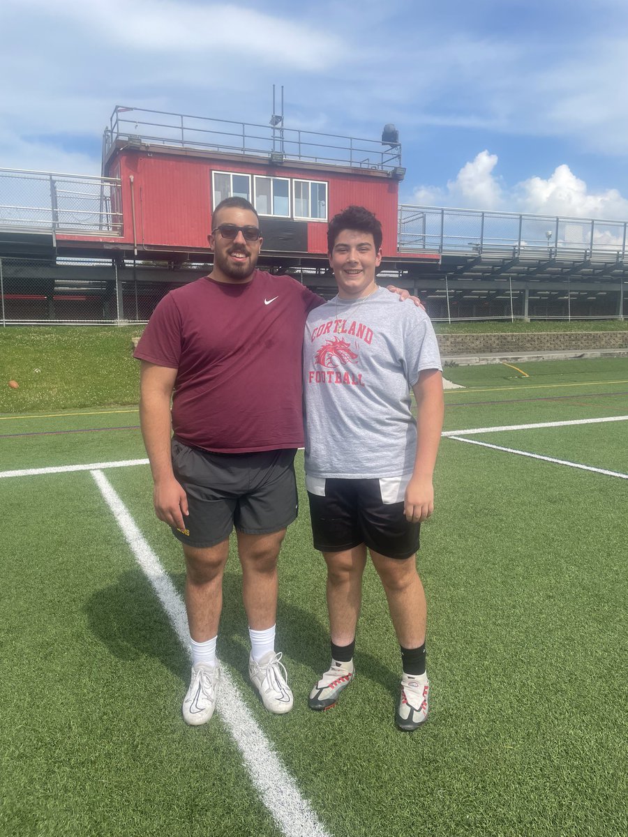 Mario33185's tweet photo. Had another great session Friday with @mikey_tartaglia Huge shoutout to Mike for helping improve my game and get ready for this upcoming season. @SomersFootball @WilliamsEphsFB https://t.co/BisXLB9pHs