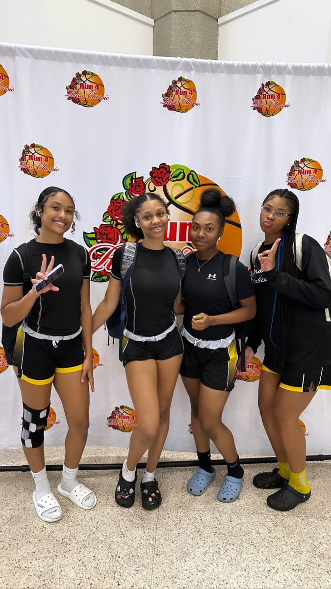 DasaniWashingt7's tweet photo. first game highlights at the Run for the roses! https://t.co/LXT14gCT27