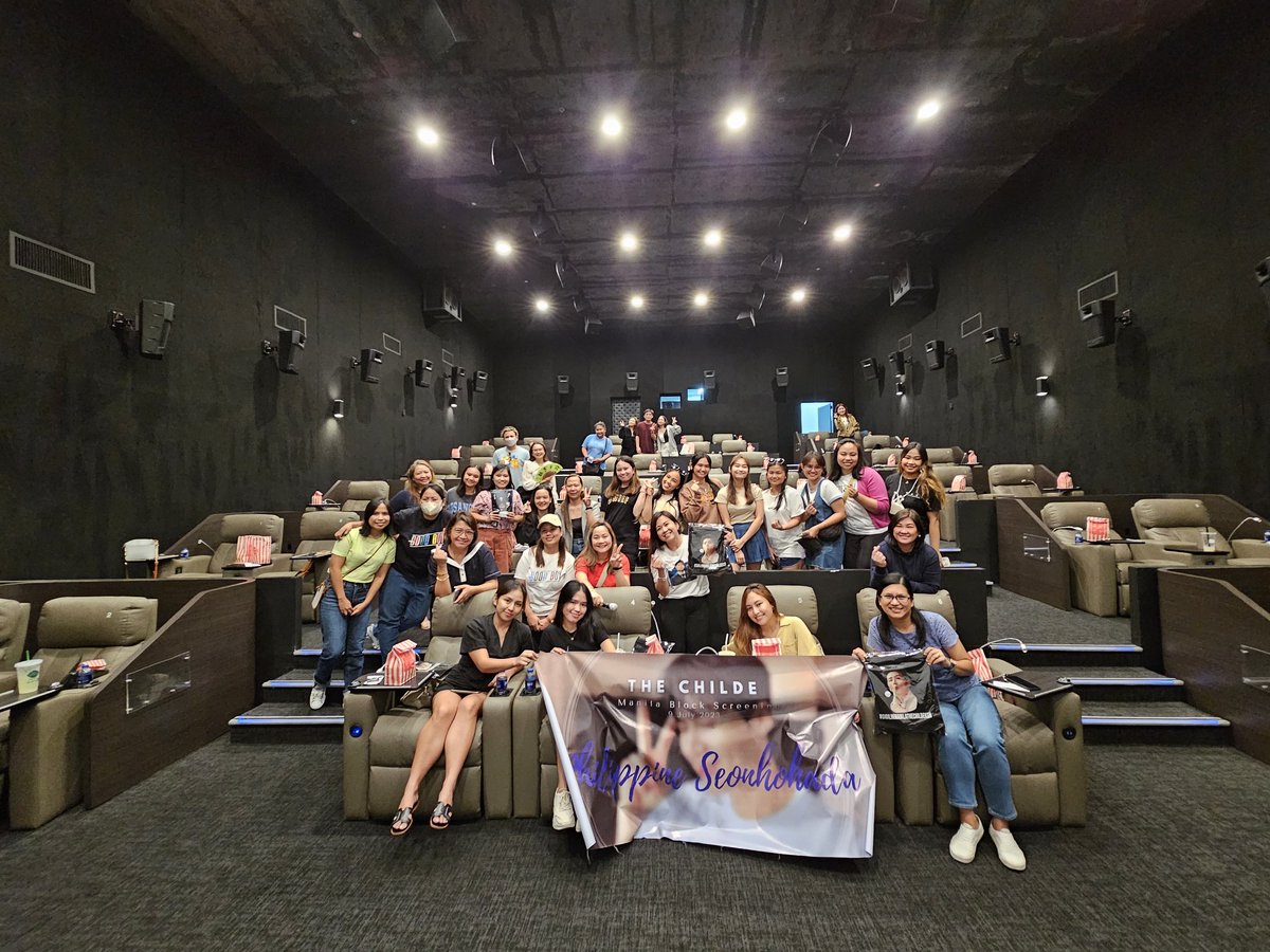 chellejdj's tweet photo. @cine21_editor Thank you @AymisyuSeonho sa pag-push sakin na magvolunteer maglaro hahaha hindi ako sanay pero para sa prize go lang, and worth it naman 🤩 kinabahan pa ako kasi puzzle ung game pero basta mukha ni seonho mabubuo ko pala ng mabilis 😂 #GigilInManilaTheChildeKSH (ctto ng grp pic) https://t.co/YeRsnn9NqF