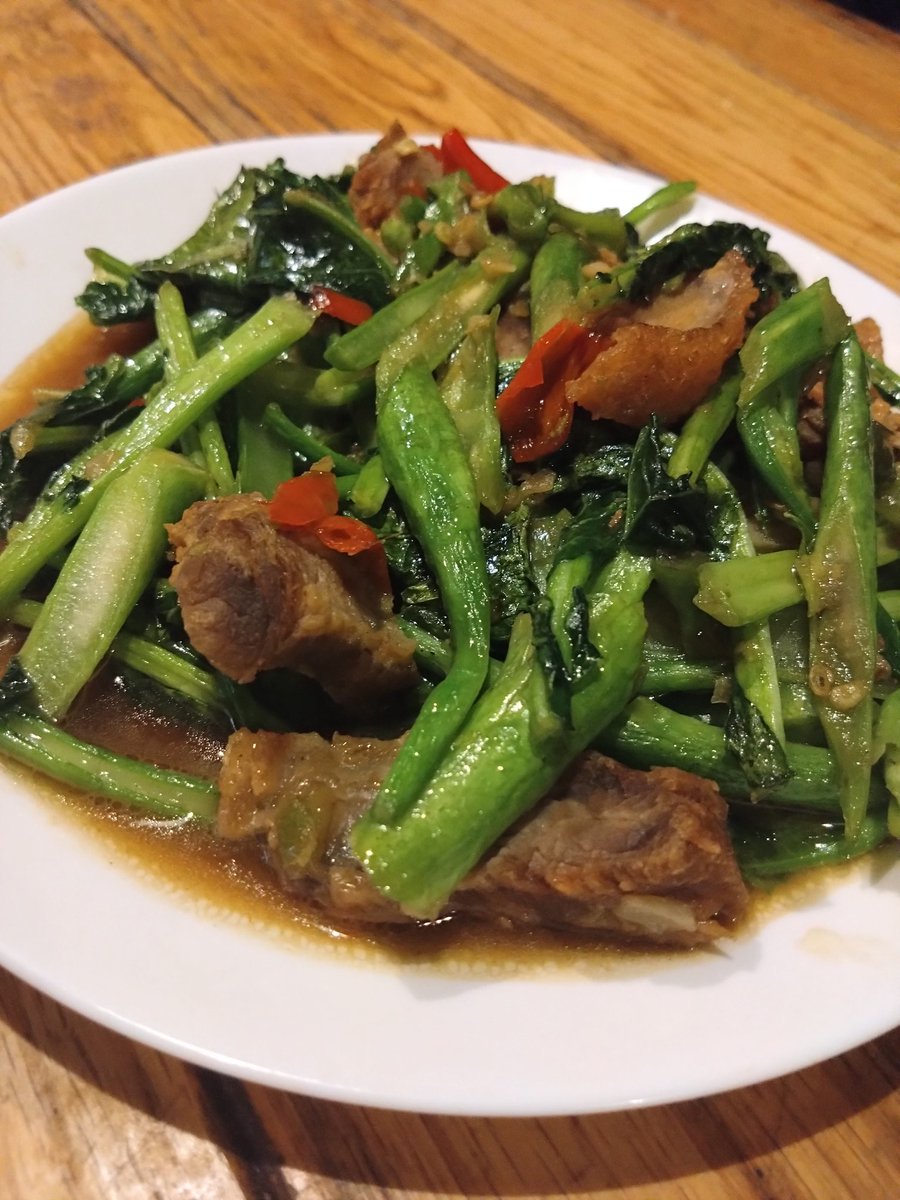 keemaokitchen's tweet photo. 7月10日（月）
今日は36℃になるとか?!朝からタイの4月みたいです。
熱中症予防に一匙のナムプラーをふりかけて召し上がってみて下さいね😉
本日の日替りランチ🍽
A）えびのレッドカレー
B）チェンマイ名物カレーラーメン　カオソイ
C）青菜とカリカリポークの炒めかけご飯 https://t.co/tFUjKJGDaW