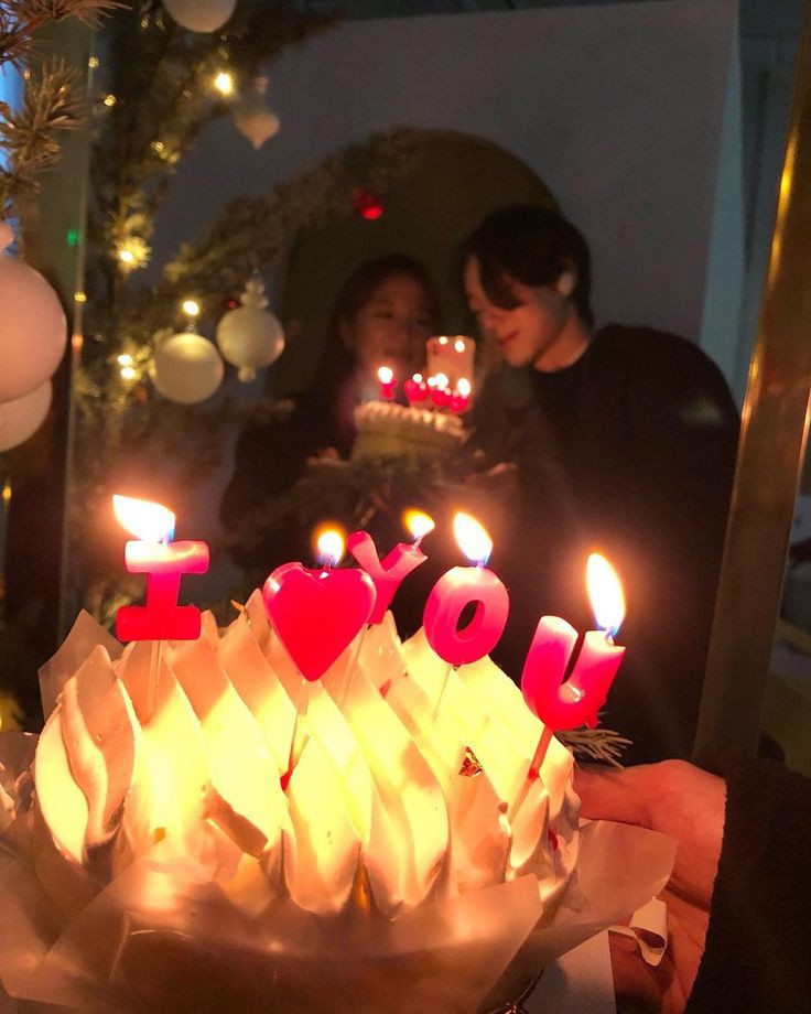 heyyy eza! today is ur birthday! thank u for being here to give me so much happiness, u’re truly deserve all the happiness in this world! I LOVE UUUU😻🤍🌷