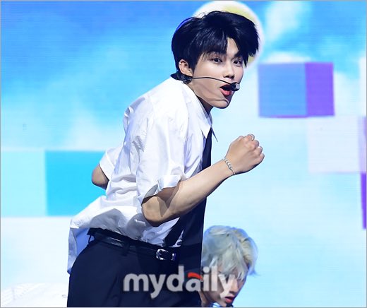 로즈 tweet media