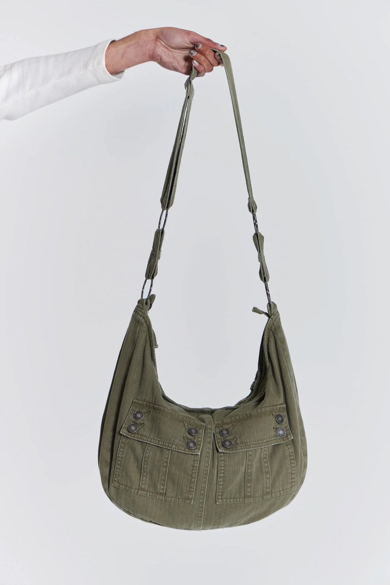 #연준 가방 정보 👜

💚 Jaded London
      Washed Khaki Cargo Sling Bag
💵 £ 45.00 ( 현재 환율로 7만 5천원쯤 )